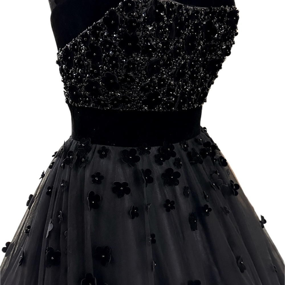MAC DUGGAL 66346H Black Velvet Trim Floral 3D Beaded Strapless Ball-Gown Size 4